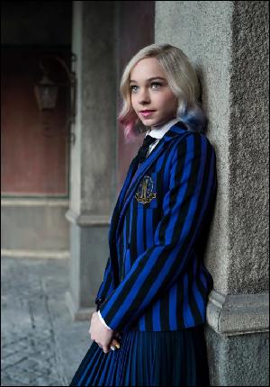 emma-mayers-promo-semka-po-sredam-2022-1-novye-fotografii (558x800, 72 kБ...)